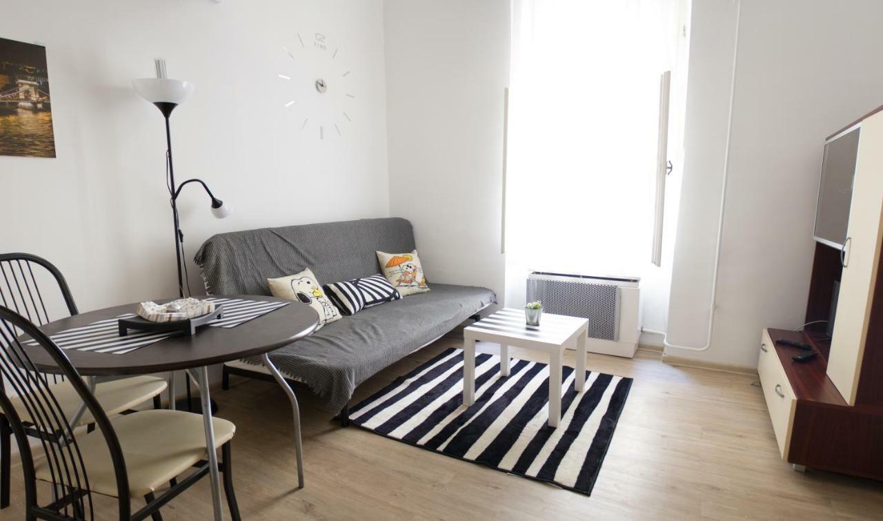 Minion & Snoopy Apartman Будапеща Екстериор снимка